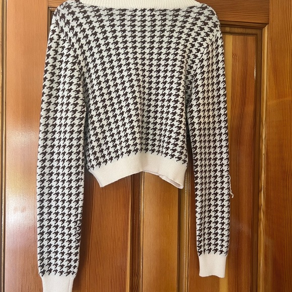 Houndstooth Brown and Cream Sweater from Active USA - Picture 2 of 4